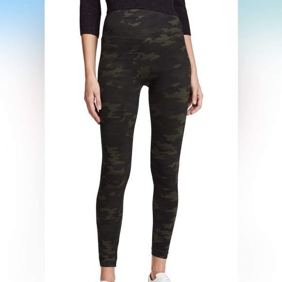 SPANX‎ Women's Seamless Camo Leggings, Green Camo, Size Medium - Picture 10 of 11